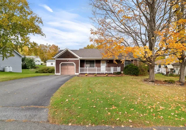 Single family home for sale at 17 Country Way, Barre, VT 05641 | MLS# 5114208