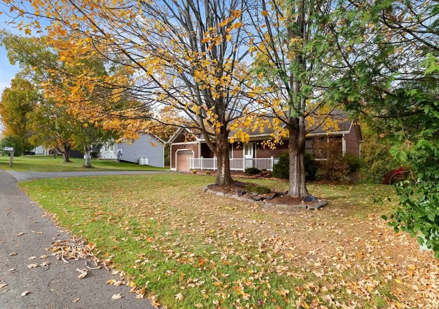 Photo 2 of Single family home for sale at 17 Country Way, Barre, VT 05641 | MLS# 5114208 | Listing updated on 2026-10-22