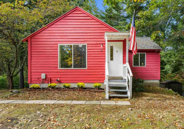 Single family home for sale at 5 S Landing Rd, Sandown, NH 03873 | MLS# 5114209