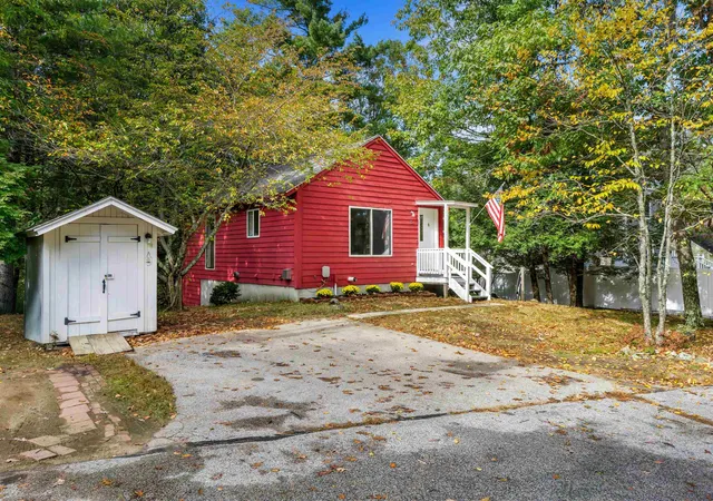 Photo 1 of Single family home for sale at 5 S Landing Rd, Sandown, NH 03873 | MLS# 5114209 | Listing updated on 2026-10-17