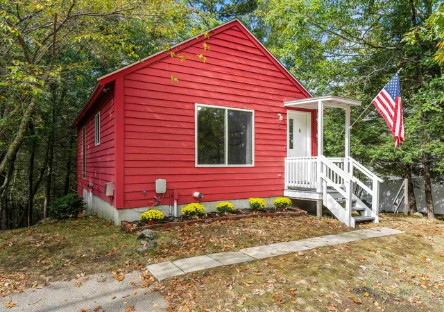 Photo 2 of Single family home for sale at 5 S Landing Rd, Sandown, NH 03873 | MLS# 5114209 | Listing updated on 2026-10-17