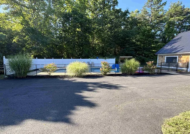 Photo 3 of Single family home for sale at 106 Joseph St, Manchester, NH 03102 | MLS# 5114233 | Listing updated on 2026-10-25
