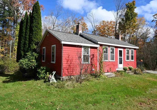 Photo 3 of Single family home for sale at 294 Stagecoach Rd, Barrington, NH 03825 | MLS# 5114235 | Listing updated on 2026-10-14