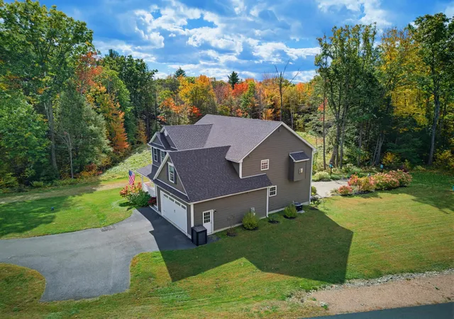 Photo 2 of Single family home for sale at 82 Juniper Cir, Auburn, NH 03032 | MLS# 5114237 | Listing updated on 2026-10-14