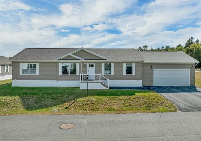 Manufactured home for sale at 72 Diamondback Dr, Rochester, NH 03868 | MLS# 5114258