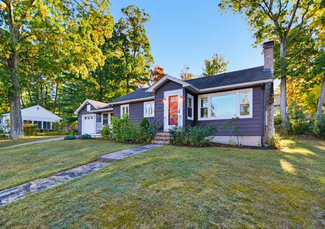 Photo 1 of Single family home for sale at 453 Oak St, Manchester, NH 03104 | MLS# 5114292 | Listing updated on 2026-10-15
