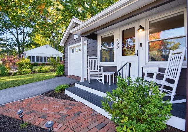 Photo 1 of Single family home for sale at 453 Oak St, Manchester, NH 03104 | MLS# 5114292 | Listing updated on 2026-10-15