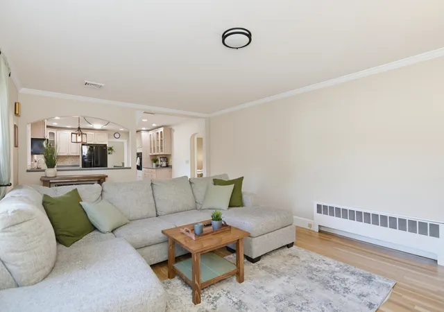 Photo 3 of Single family home for sale at 453 Oak St, Manchester, NH 03104 | MLS# 5114292 | Listing updated on 2026-10-15