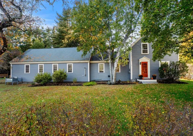 Single family home for sale at 29 Middle St, Amherst, NH 03031 | MLS# 5114301