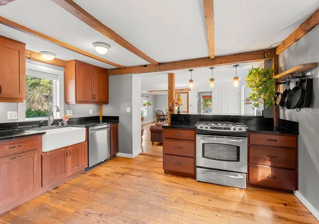 Photo 1 of Single family home for sale at 29 Middle St, Amherst, NH 03031 | MLS# 5114301 | Listing updated on 2026-10-21