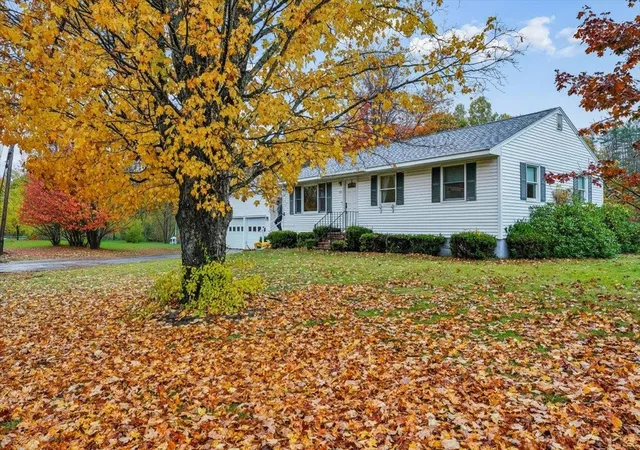 Photo 1 of Single family home for sale at 850 Center St, Wolfeboro, NH 03894 | MLS# 5114303 | Listing updated on 2026-10-28