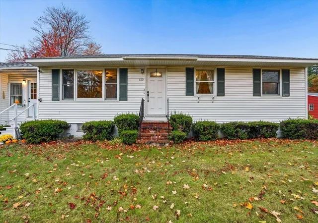Photo 4 of Single family home for sale at 850 Center St, Wolfeboro, NH 03894 | MLS# 5114303 | Listing updated on 2026-10-28