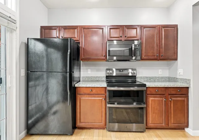 Photo 3 of Townhouse for sale at 37 Hackett Hl Rd, Manchester, NH 03102 | MLS# 5114304 | Listing updated on 2026-10-28