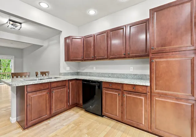 Photo 4 of Townhouse for sale at 37 Hackett Hl Rd, Manchester, NH 03102 | MLS# 5114304 | Listing updated on 2026-10-28