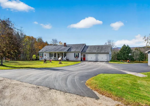 Photo 3 of Single family home for sale at 98 Country View Ln, Saint Johnsbury, VT 05819 | MLS# 5114307 | Listing updated on 2026-10-22