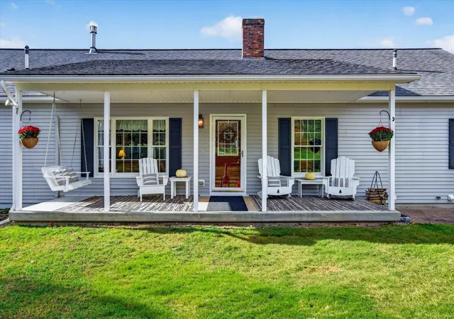 Photo 4 of Single family home for sale at 98 Country View Ln, Saint Johnsbury, VT 05819 | MLS# 5114307 | Listing updated on 2026-10-22
