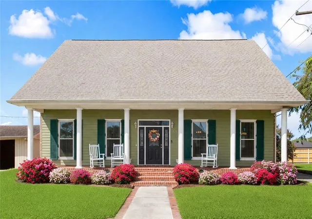 Photo 3 of Single family home for sale at 421 Bear Dr, Arabi, LA 70032 | MLS# 2519484 | Listing updated on 2026-10-07