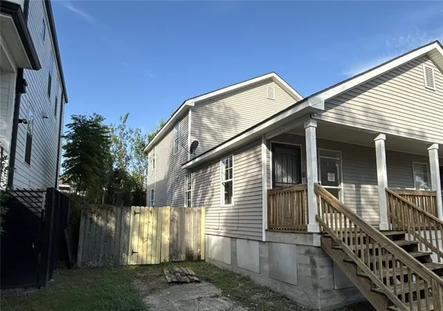 Photo 3 of Multi family home for sale at 3902 04 Louisiana Ave Pkwy, New Orleans, LA 70125 | MLS# 2523675 | Listing updated on 2026-09-21