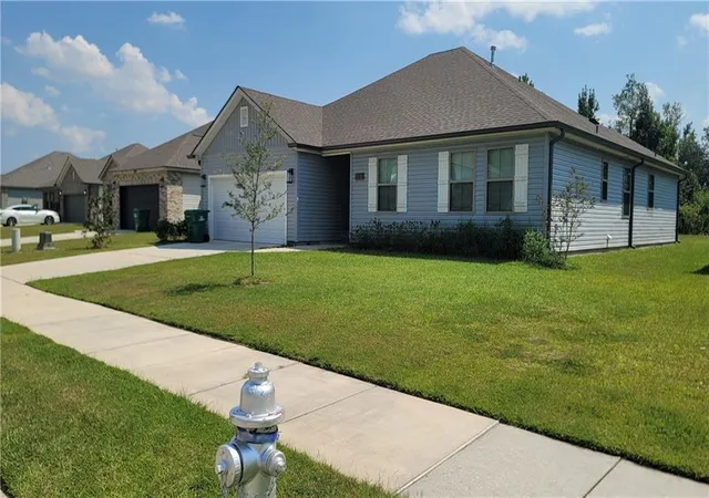 Photo 2 of Single family home for sale at 813 Dandelion Dr, Westwego, LA 70094 | MLS# 2521929 | Listing updated on 2026-08-30