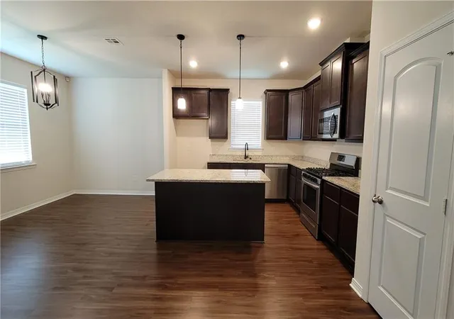 Photo 4 of Single family home for sale at 813 Dandelion Dr, Westwego, LA 70094 | MLS# 2521929 | Listing updated on 2026-08-30