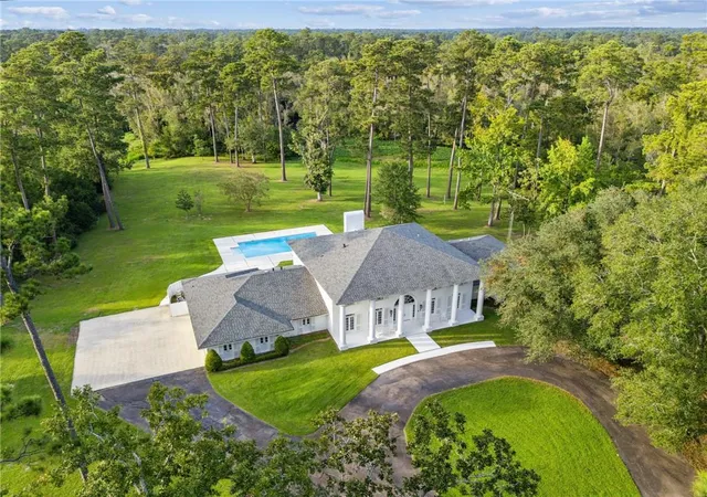 Photo 2 of Mansion for sale at 194 Belle Terre Blvd, Covington, LA 70433 | MLS# 2520712 | Listing updated on 2026-09-08