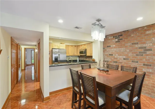 Photo 4 of Townhouse for sale at 17 Spinnaker Ln, New Orleans, LA 70124 | MLS# 2530699 | Listing updated on 2026-09-07