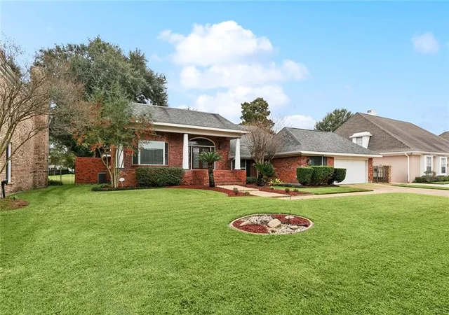 Photo 3 of Single family home for sale at 81 Chateau Mouton Dr, Kenner, LA 70065 | MLS# 2533325 | Listing updated on 2026-09-13
