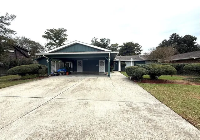 Photo 3 of Single family home for sale at 717 Fairfield Ave, Gretna, LA 70056 | MLS# 2534327 | Listing updated on 2026-09-14