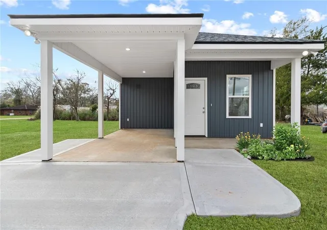 Photo 2 of Single family home for sale at 435 Pine St, Independence, LA 70443 | MLS# 2540222 | Listing updated on 2026-08-31
