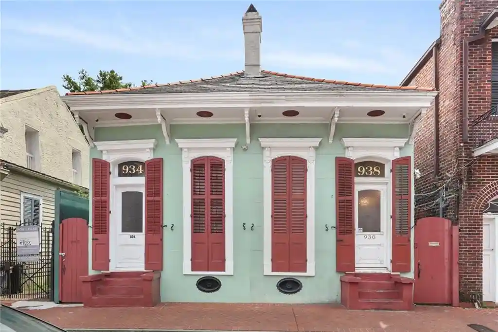Listing Photo 1 - Condo for sale in 938Th St Louis St located at 938Th St Louis St, New Orleans, LA 70112 - Unit #938