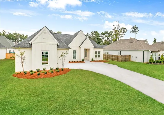 Photo 2 of Single family home for sale at 720 Elise Ln, Madisonville, LA 70447 | MLS# 2541219 | Listing updated on 2026-09-22