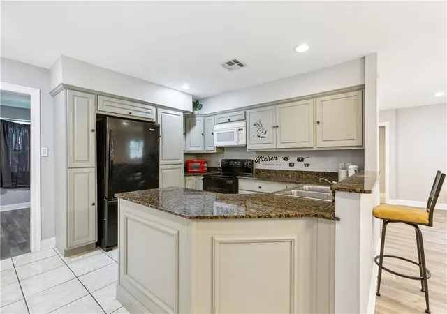 Photo 3 of Single family home for sale at 4925 Rhodes Dr, New Orleans, LA 70126 | MLS# 2542989 | Listing updated on 2026-08-31