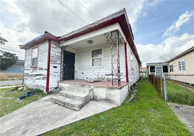 Photo 2 of Single family home for sale at 3000 Mandeville St, New Orleans, LA 70122 | MLS# 2543716 | Listing updated on 2026-09-16