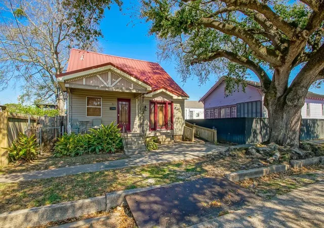Photo 2 of Single family home for sale at 523 Romain St, Gretna, LA 70053 | MLS# 2544255 | Listing updated on 2026-09-06