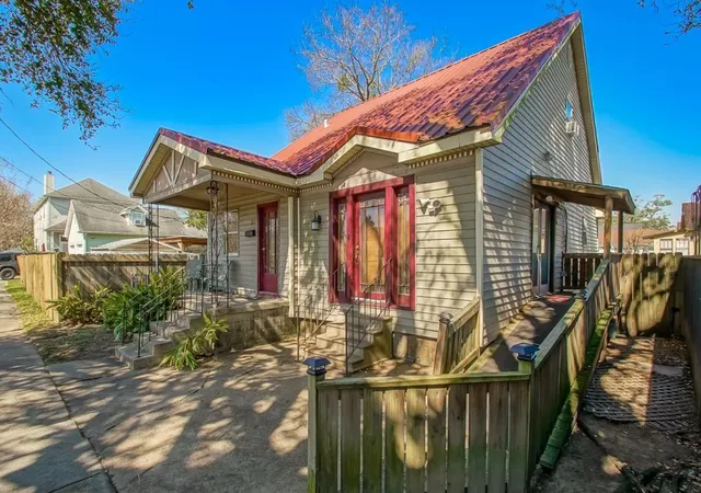 Photo 3 of Single family home for sale at 523 Romain St, Gretna, LA 70053 | MLS# 2544255 | Listing updated on 2026-09-06