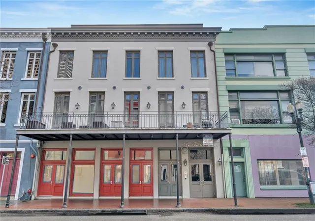 Listing Photo 1 - Condo for sale in building located at 628 Baronne St, New Orleans, LA 70113 - Unit #402