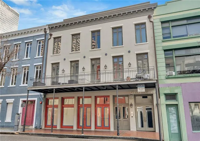 Listing Photo 2 - Condo for sale in building located at 628 Baronne St, New Orleans, LA 70113 - Unit #402