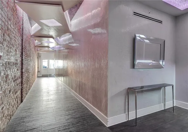 Listing Photo 4 - Condo for sale in building located at 628 Baronne St, New Orleans, LA 70113 - Unit #402
