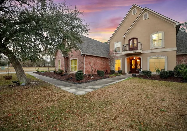Photo 3 of Single family home for sale at 21035 Beau Chateau Blvd, Ponchatoula, LA 70454 | MLS# 2544988 | Listing updated on 2026-09-12