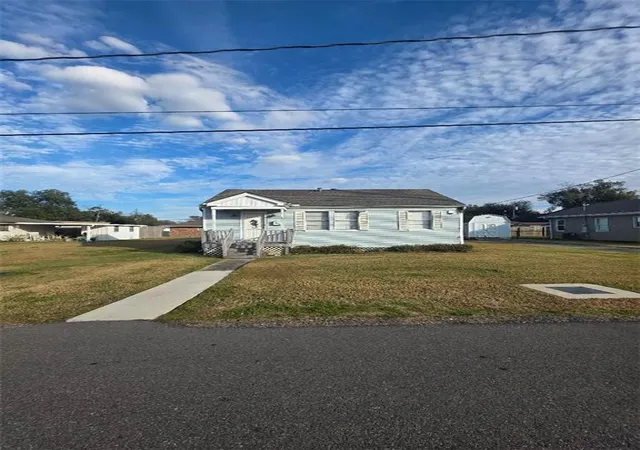 Single family home for sale at 526 W B St, Norco, LA 70079 | MLS# 2542832