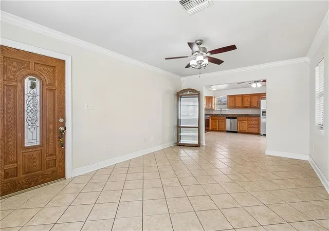 Photo 3 of Single family home for sale at 2220 Ventura Dr, Chalmette, LA 70043 | MLS# 2546097 | Listing updated on 2026-10-05
