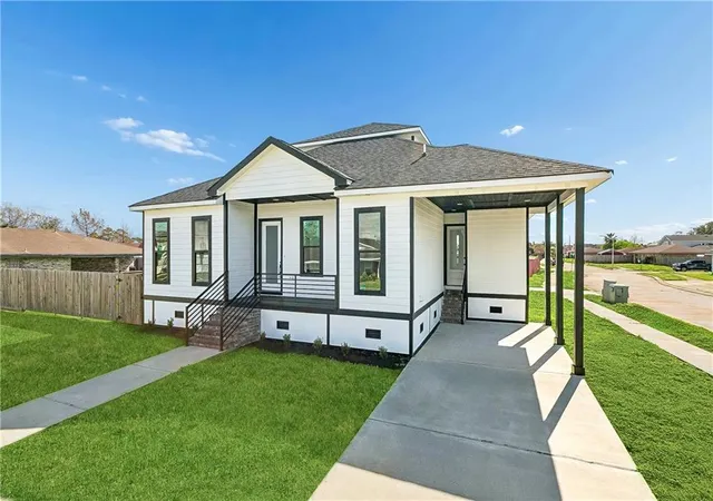 Photo 1 of Single family home for sale at 3401 Plaza Dr, Chalmette, LA 70043 | MLS# 2546597 | Listing updated on 2026-09-16