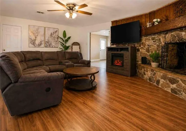 Photo 4 of Single family home for sale at 30593 Highway 11, Buras, LA 70041 | MLS# 2547270 | Listing updated on 2026-09-29