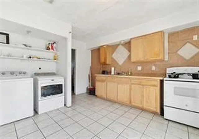 Photo 3 of Single family home for sale at 221 Liberty Ter Dr, New Orleans, LA 70112 | MLS# 2547355 | Listing updated on 2026-09-17