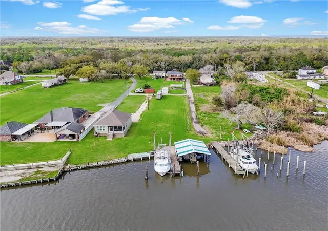 Photo 4 of Single family home for sale at 2731 Privateer Blvd, Barataria, LA 70036 | MLS# 2547246 | Listing updated on 2026-09-10