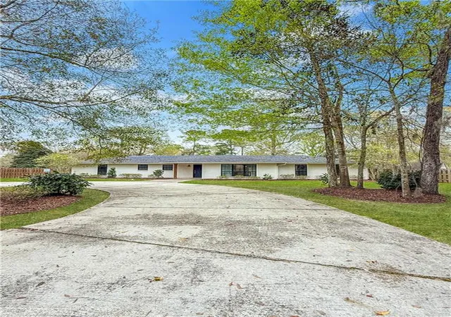 Photo 2 of Single family home for sale at 305 E Pearl St, Slidell, LA 70461 | MLS# 2546944 | Listing updated on 2026-09-16