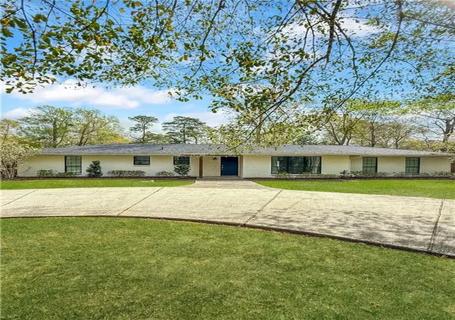 Photo 3 of Single family home for sale at 305 E Pearl St, Slidell, LA 70461 | MLS# 2546944 | Listing updated on 2026-09-16
