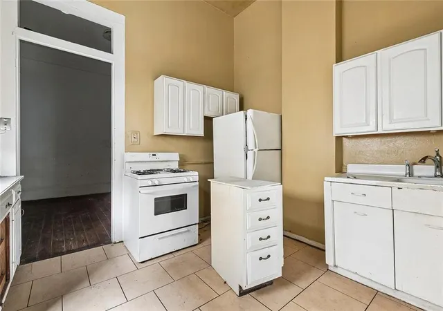 Photo 2 of Multi family home for sale at 6060 Annunciation St, New Orleans, LA 70118 | MLS# 2548603 | Listing updated on 2026-09-14