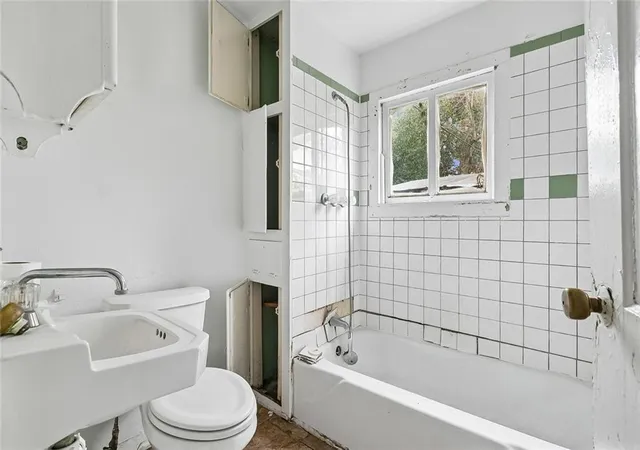 Photo 3 of Multi family home for sale at 6060 Annunciation St, New Orleans, LA 70118 | MLS# 2548603 | Listing updated on 2026-09-14