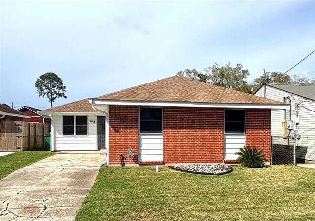 Photo 2 of Single family home for sale at 2708 Corinne Dr, Marrero, LA 70072 | MLS# 2548926 | Listing updated on 2026-09-22